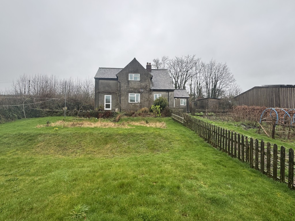 Lot: 45419 - TO BE OFFERED IN OUR 7TH MAY AUCTION - DETACHED FARMHOUSE ON A GOOD SIZED PLOT FOR IMPROVEMENT - Rear view of property from garden